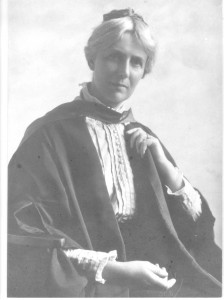Millicent_Mackenzie_1915